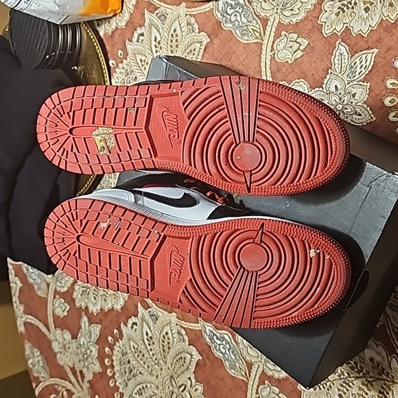 Jordan 1 mid black toe gs - Picture 3 of 5